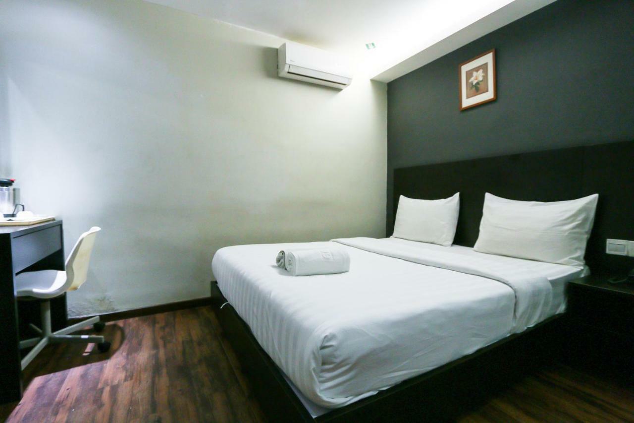 Hotel 99 Bandar Кланг Екстер'єр фото